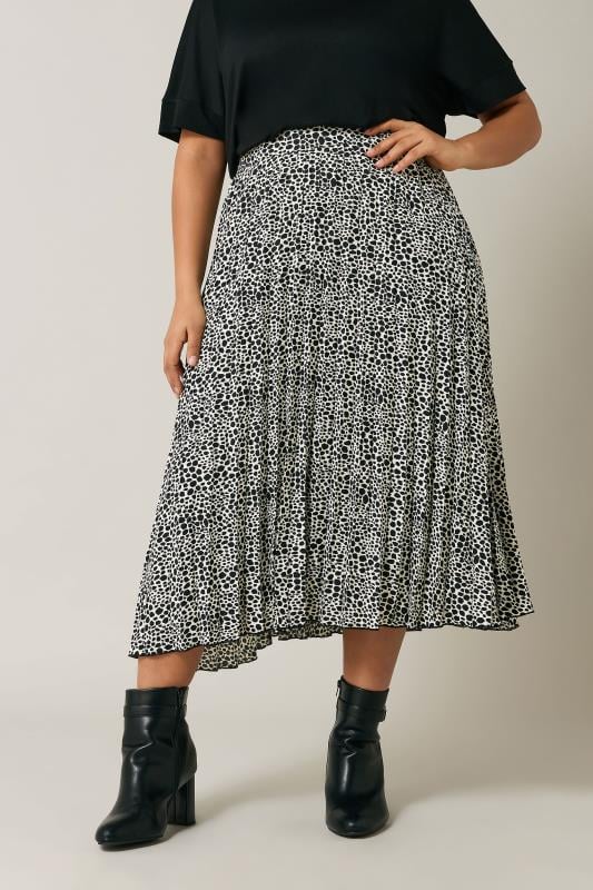 Black & White Spot Print Pleated Skirt